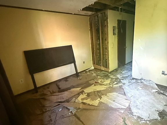 2nd image of 447 Eminence Row