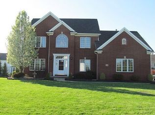 9391 Bonnie Fay Dr, Clarence Center, NY 14032
