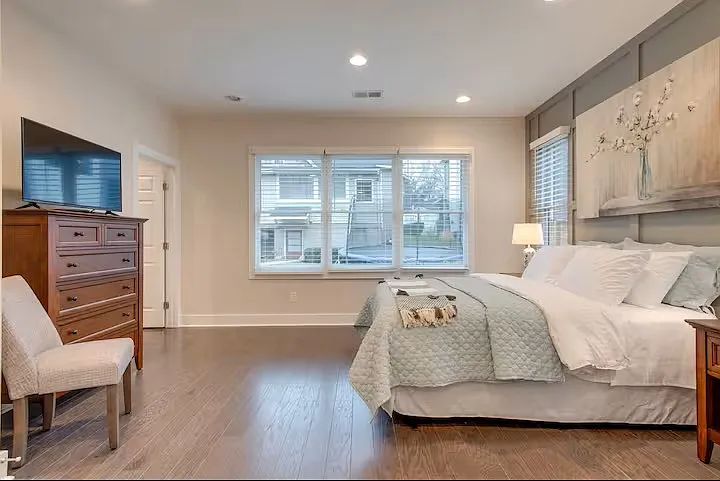 2208 White Ave — Photo 3