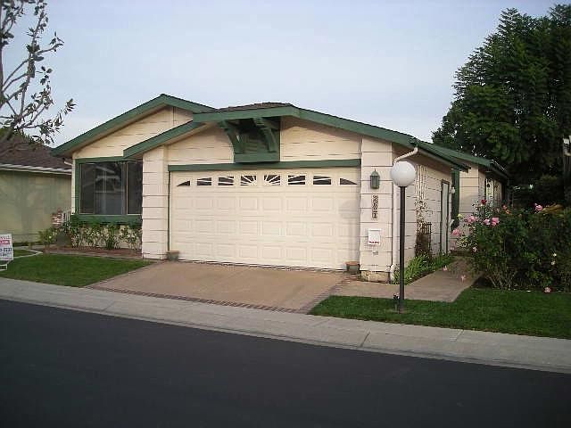 1st image of 2621 Park Lk