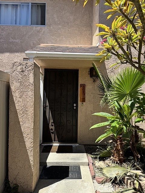 1st image of 831 Las Lomas Dr