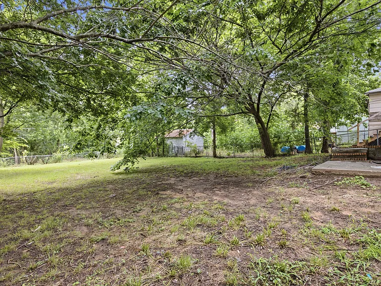 620 E Sears St — Photo 23
