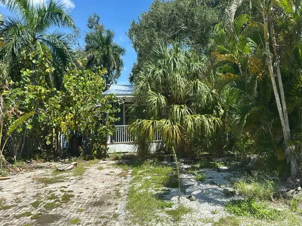 5825 27th Ave S, Gulfport, FL 33707