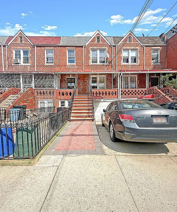 1st image of 211 E 56th St