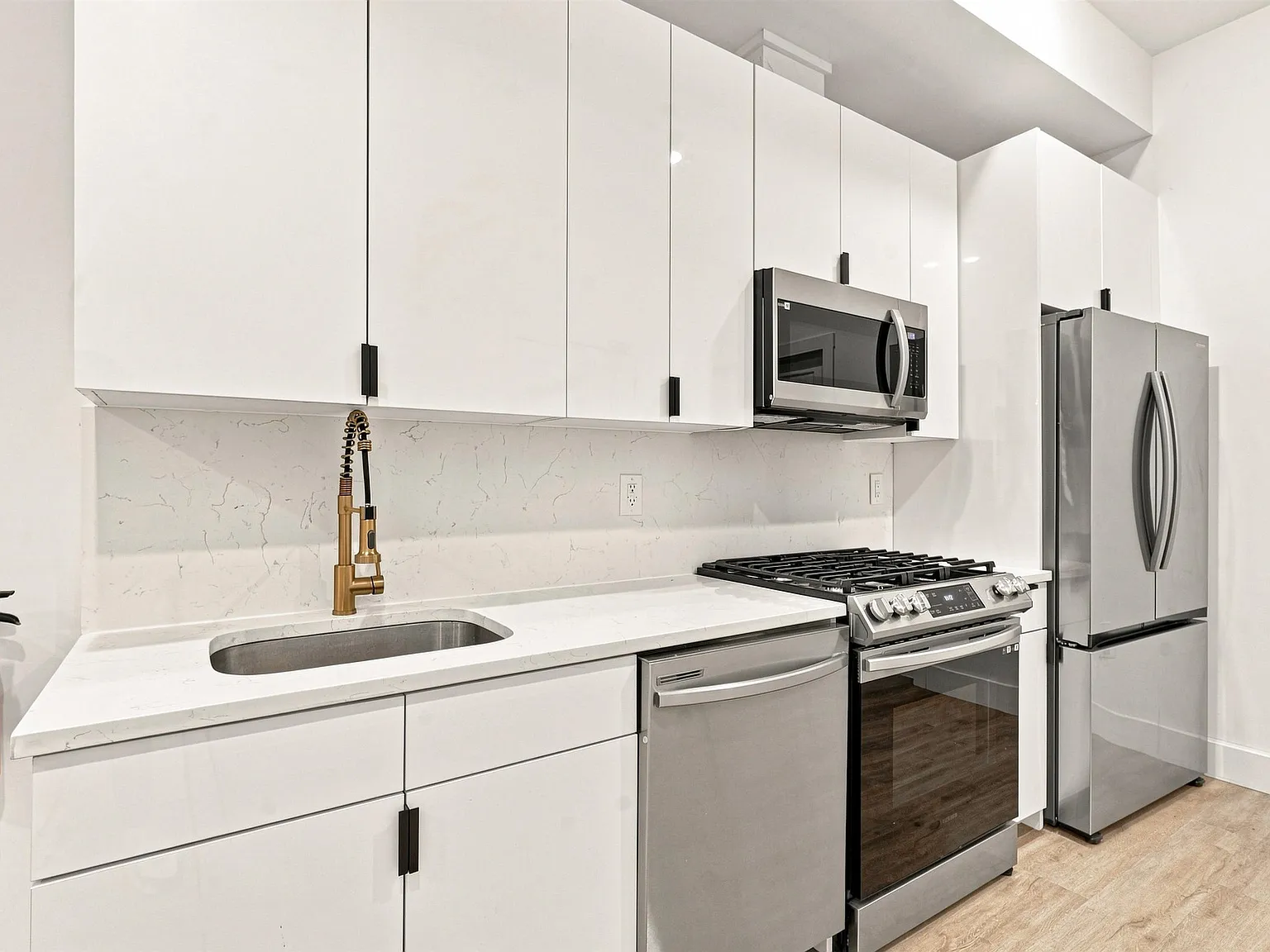 4 bed, 2.0 bath, $4,500 — Photo 2