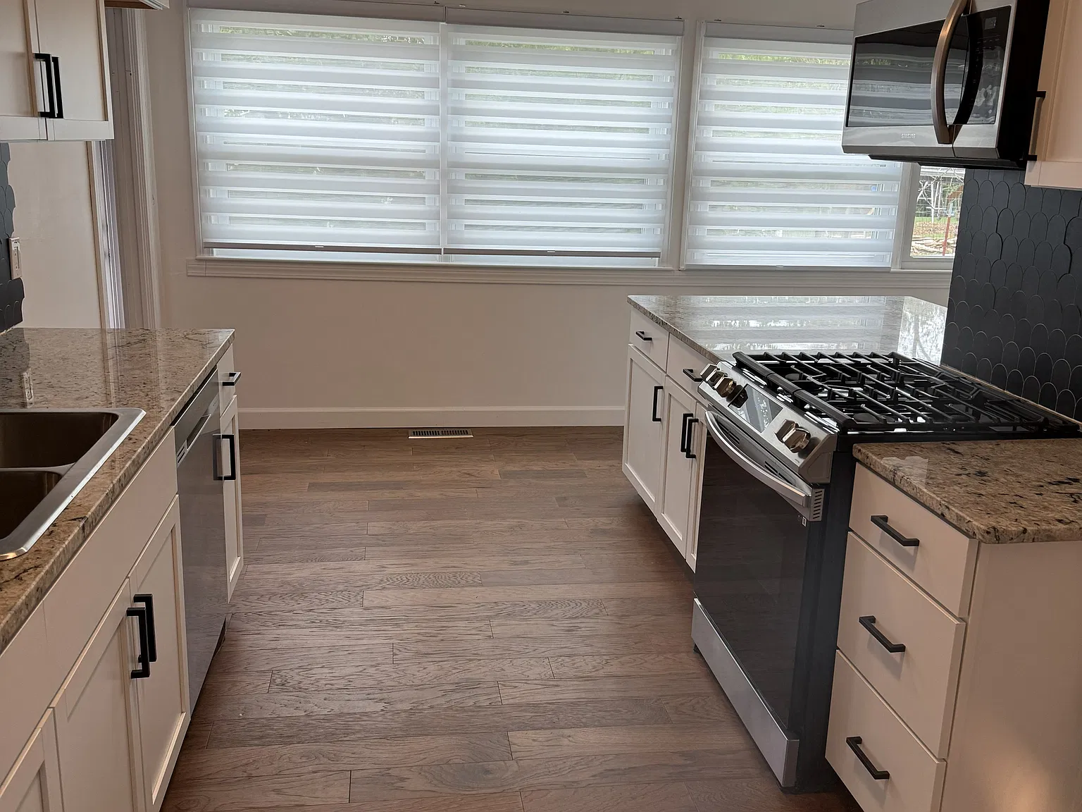 3 bed, 1966 sqft, $2,200 — Photo 2