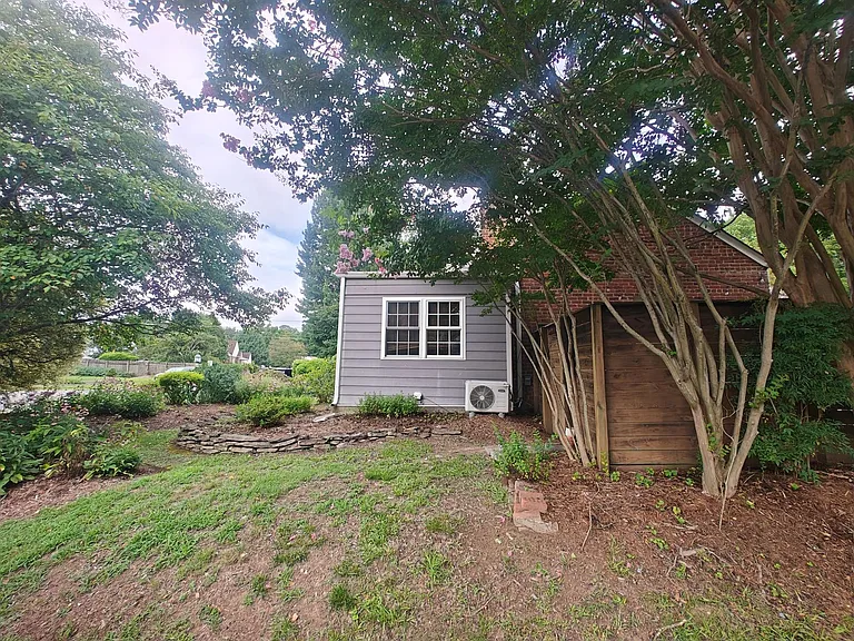 2108 Davenport Ave — Photo 2