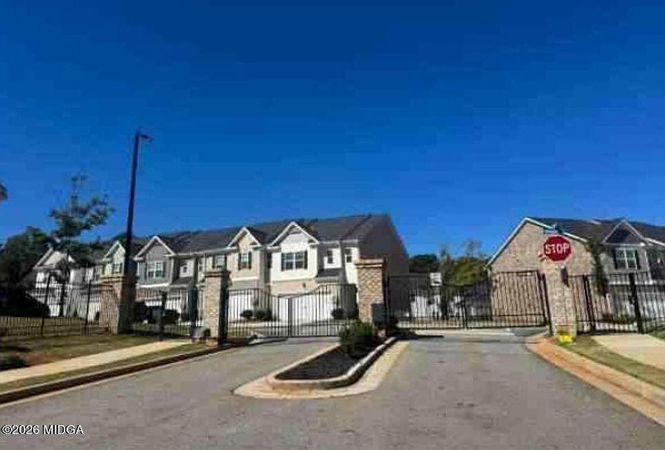 1st image of 168 Hampton Cir