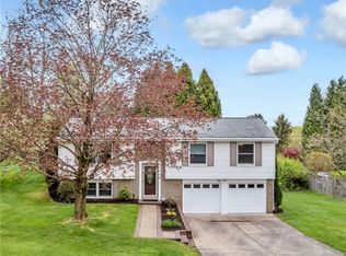 102 Fernvue Dr, Coraopolis, PA 15108