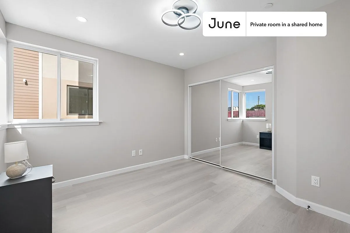 Queen bedroom in 5 bed/5 bath home in Boyle Heights #1828 A — Photo 3
