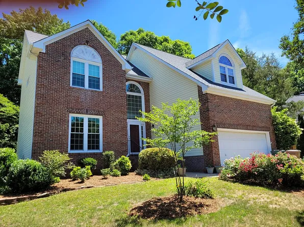 203 Red Field St, Cary, NC 27513