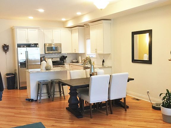 5th image of 1657 W Wrightwood Ave #2W