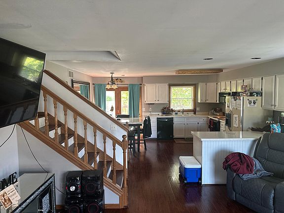 4th image of 608 Prairie Ct