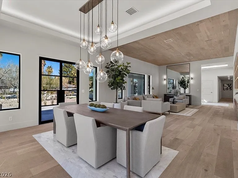 2401 Driftwood Dr — Photo 16