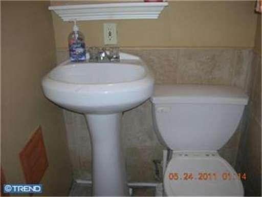 5th image of 208 E Essex Ave