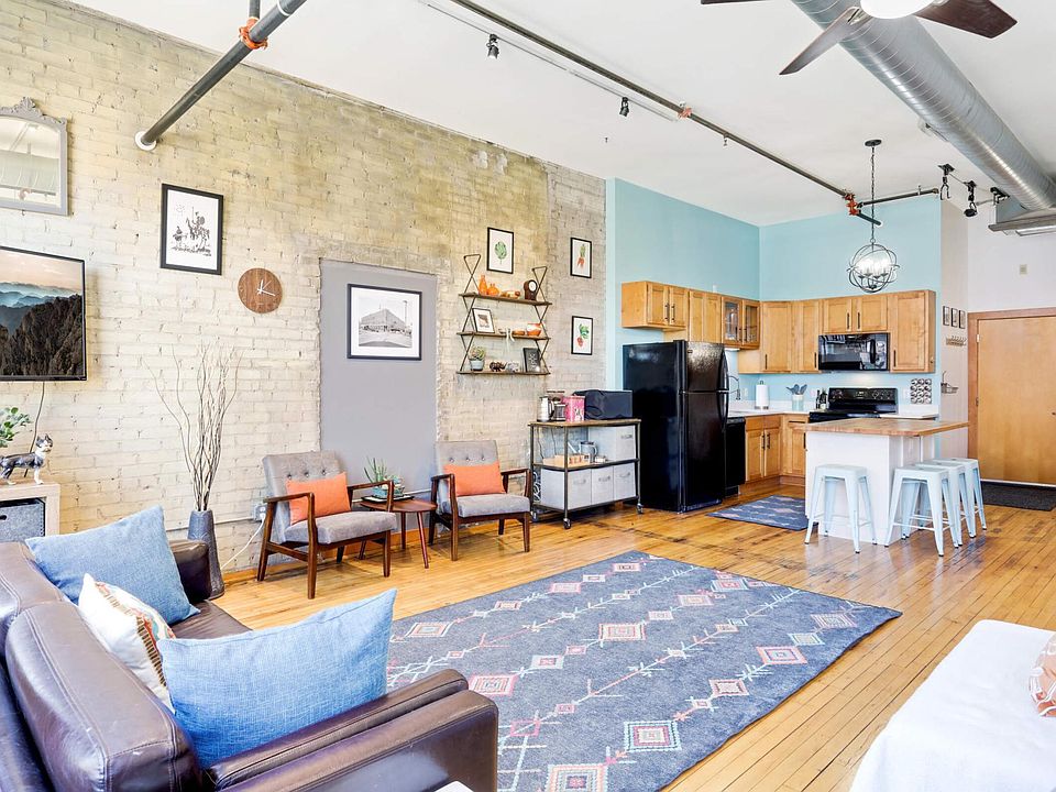1st image of 523 Jackson St APT 204