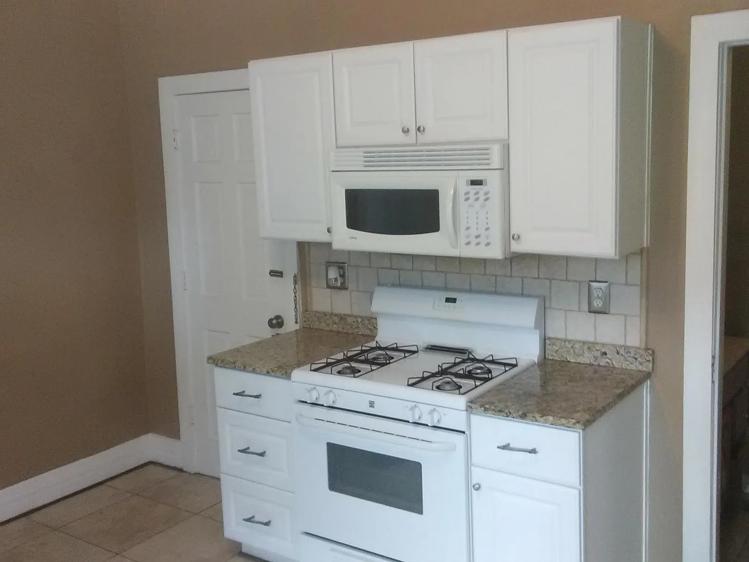 2 bed, 1.5 bath, $1,400 — Photo 3