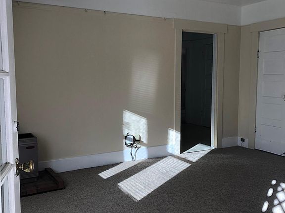 3rd image of 1360 W Dana St