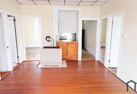 3rd image of 159 Covel St APT 2