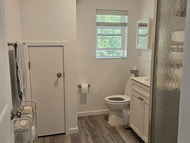 305 Burwood Ave — Photo 10