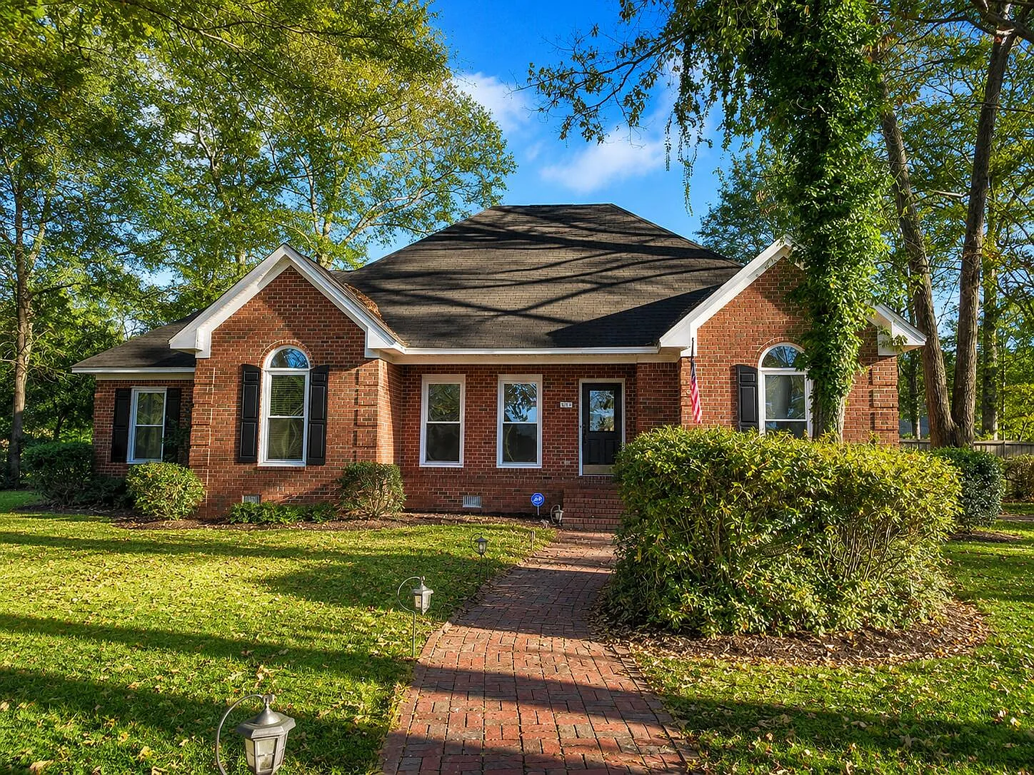 3 bed, 2.5 bath, 2437 sqft, $2,500 — Photo 1