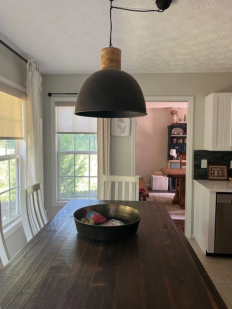 Single Family Home Close to AHS! — Photo 4