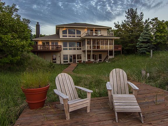3rd image of 9387 Whispering Sands Dr
