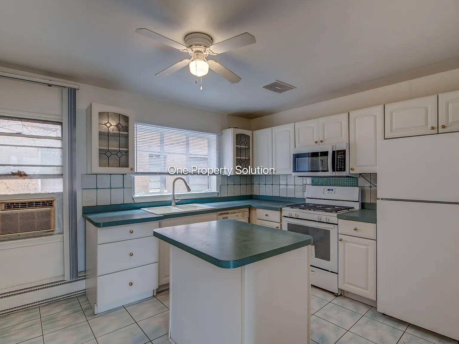 3 bed, $1,100 — Photo 1