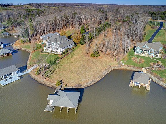 4th image of 20 Stillwater Dr