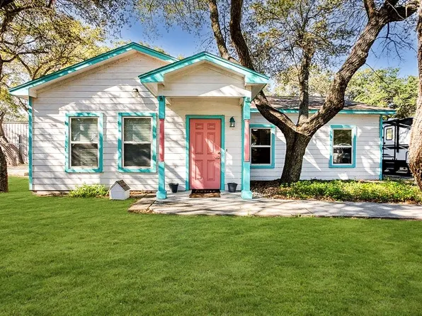 409 N 11th St, Fulton, TX 78358