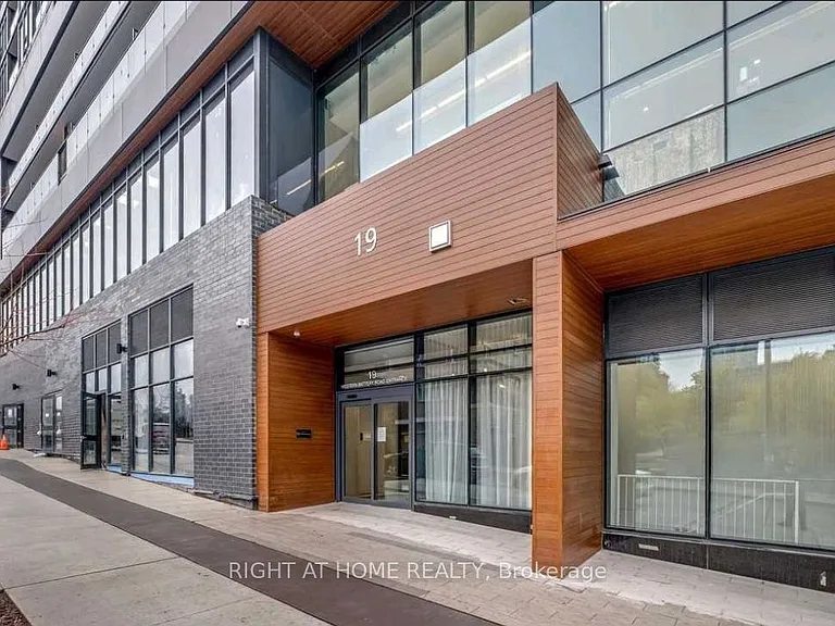 19 Western Battery Rd #Penthouse 11 — Photo 2