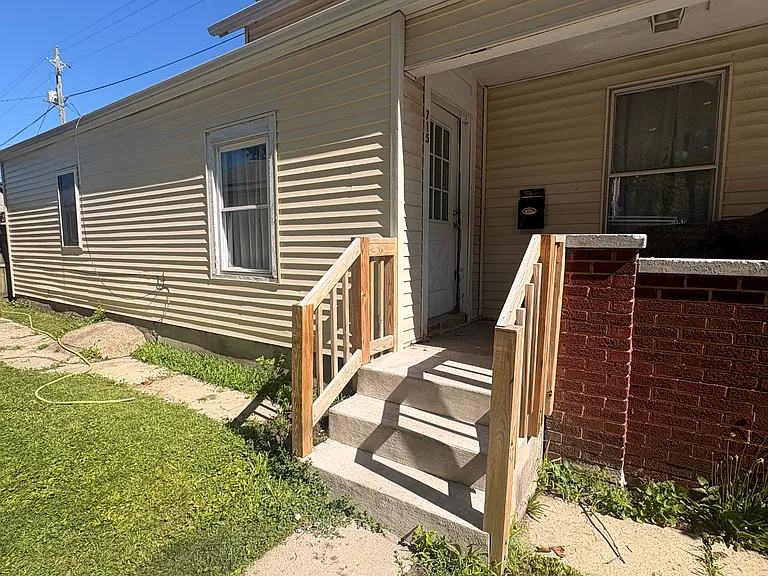 715 Osage St — Photo 2