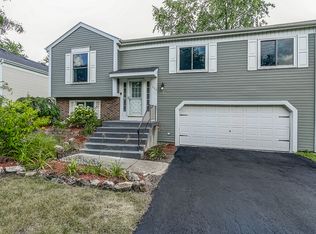 284 Hill Ave, Bartlett, IL 60103