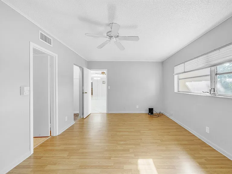1035 Country Club Dr #407 — Photo 11