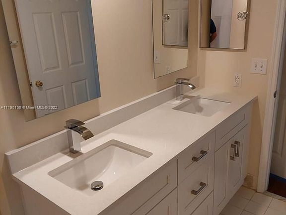 4th image of 3225 NE 184th St APT 10104