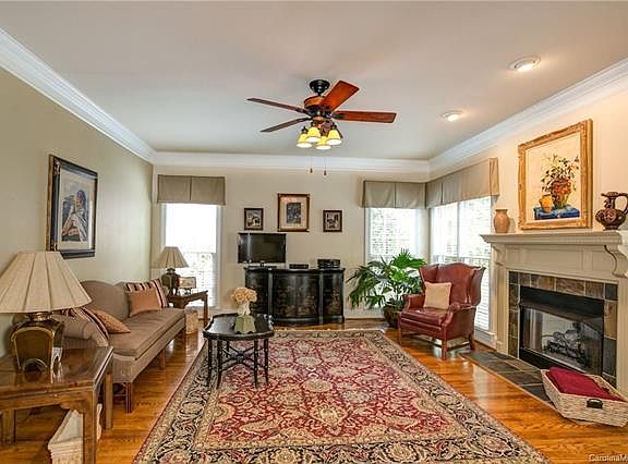 5th image of 10516 Newberry Park Ln