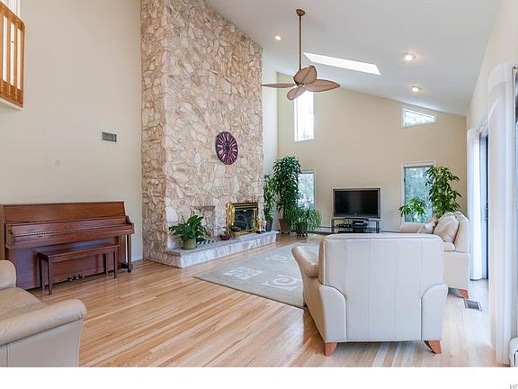5th image of 29 Fieldstone Ct