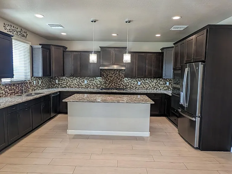 2119 E Kings Ave — Photo 9