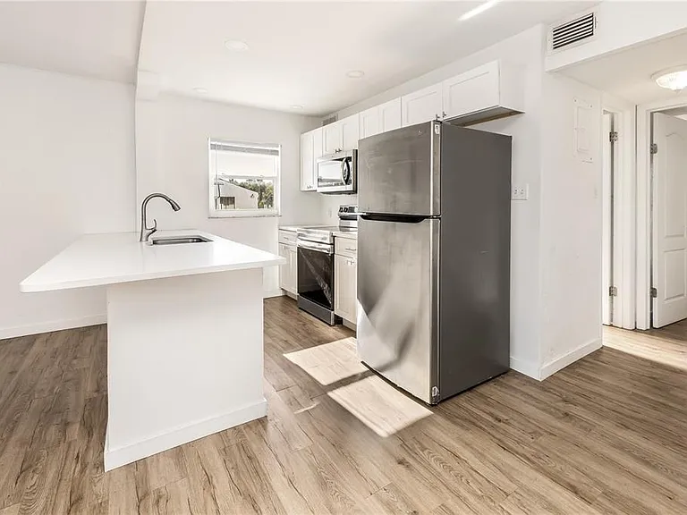 212 S Daytona Ave #1 — Photo 8
