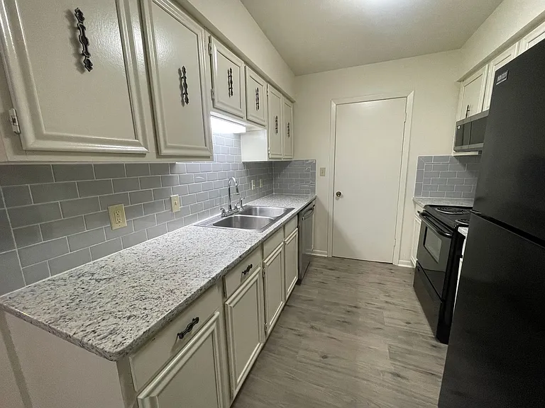 10101 Carlsbad Dr — Photo 5