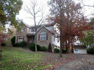 12 Lamplighter Ln, Baden, PA 15005