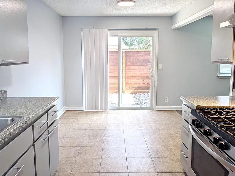 2655 E Park Ln #B — Photo 6