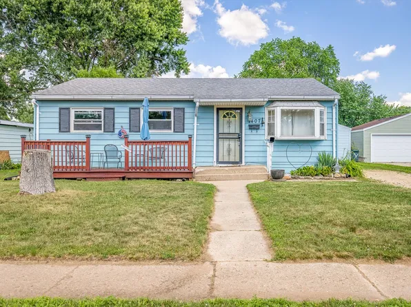 7407 Saturn St, Loves Park, IL 61111