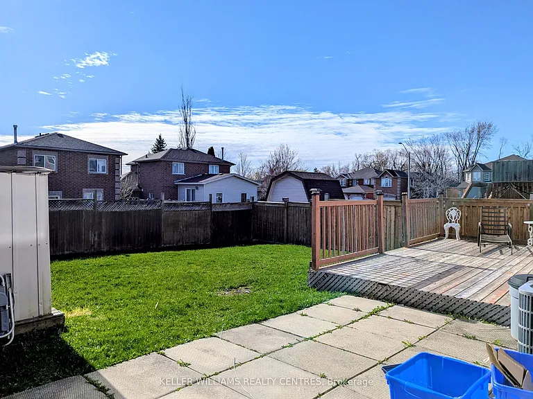 152 Madelaine Dr #UPPER — Photo 13