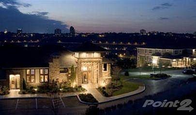 3rd image of 555 Riverpointe Dr