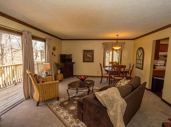 3rd image of 844 Trailridge E