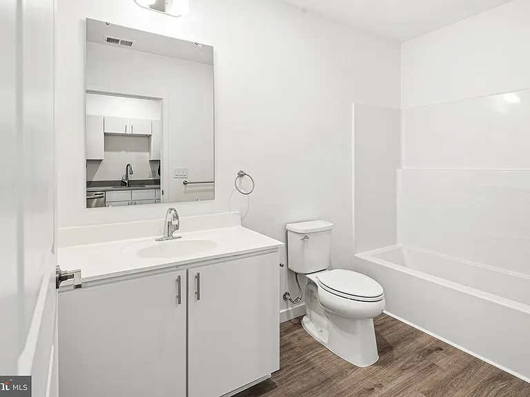 915 N Broad St #17-417 — Photo 6