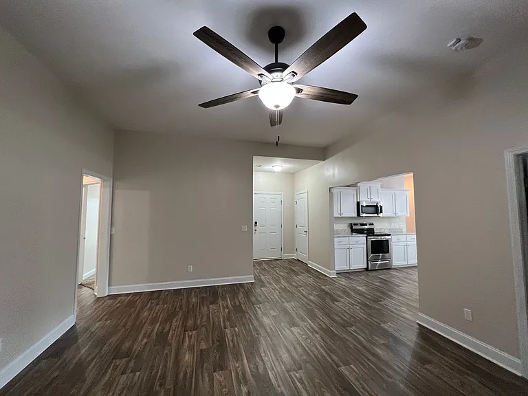 407 Tradewind Trl — Photo 7