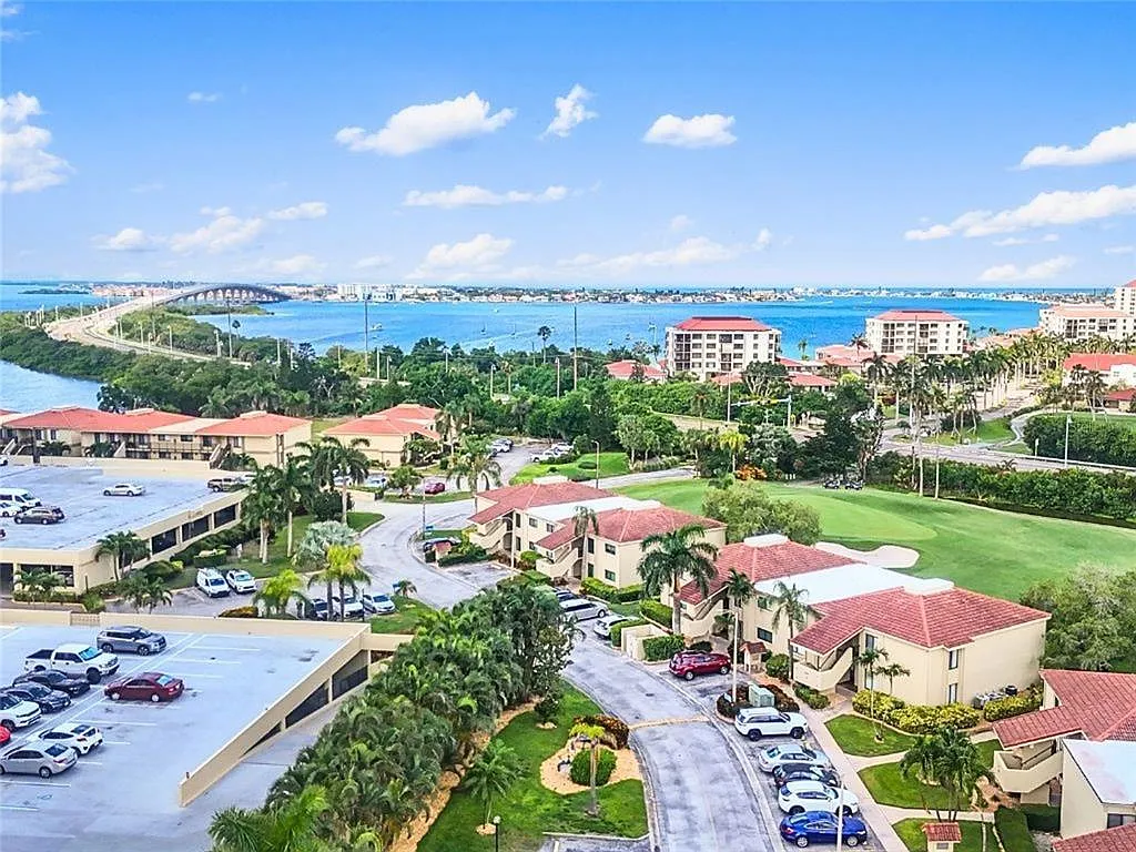 2 bed, 2.0 bath, 890 sqft, $2,250 — Photo 1