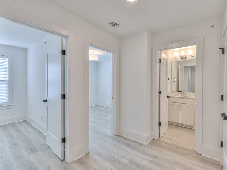 1589 Residences — Photo 35